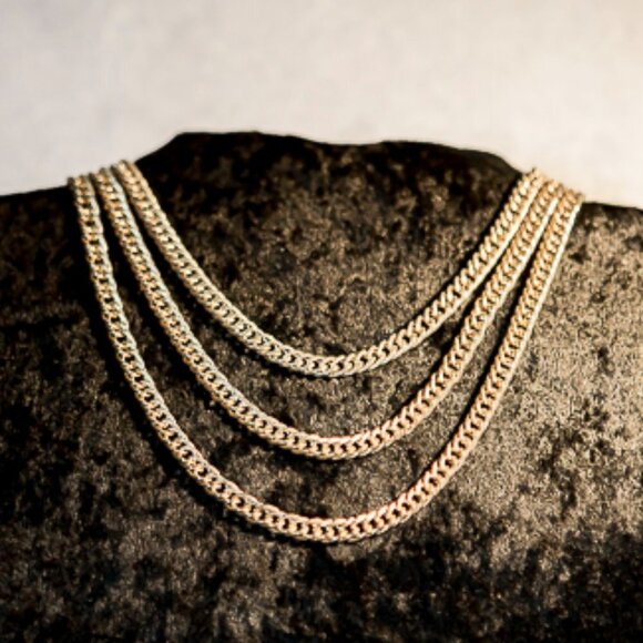 VINTAGE DOUBLE CURB Chain Gold Tone Necklace with hammered links - Picture 1 of 5